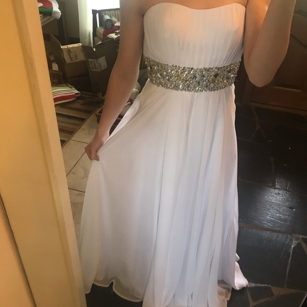 White prom/wedding dress. Size 4.